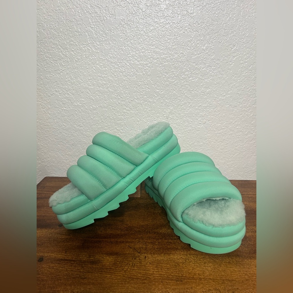 UGG Women's Maxi Slide in Vibrant Green - Picture 4 of 4